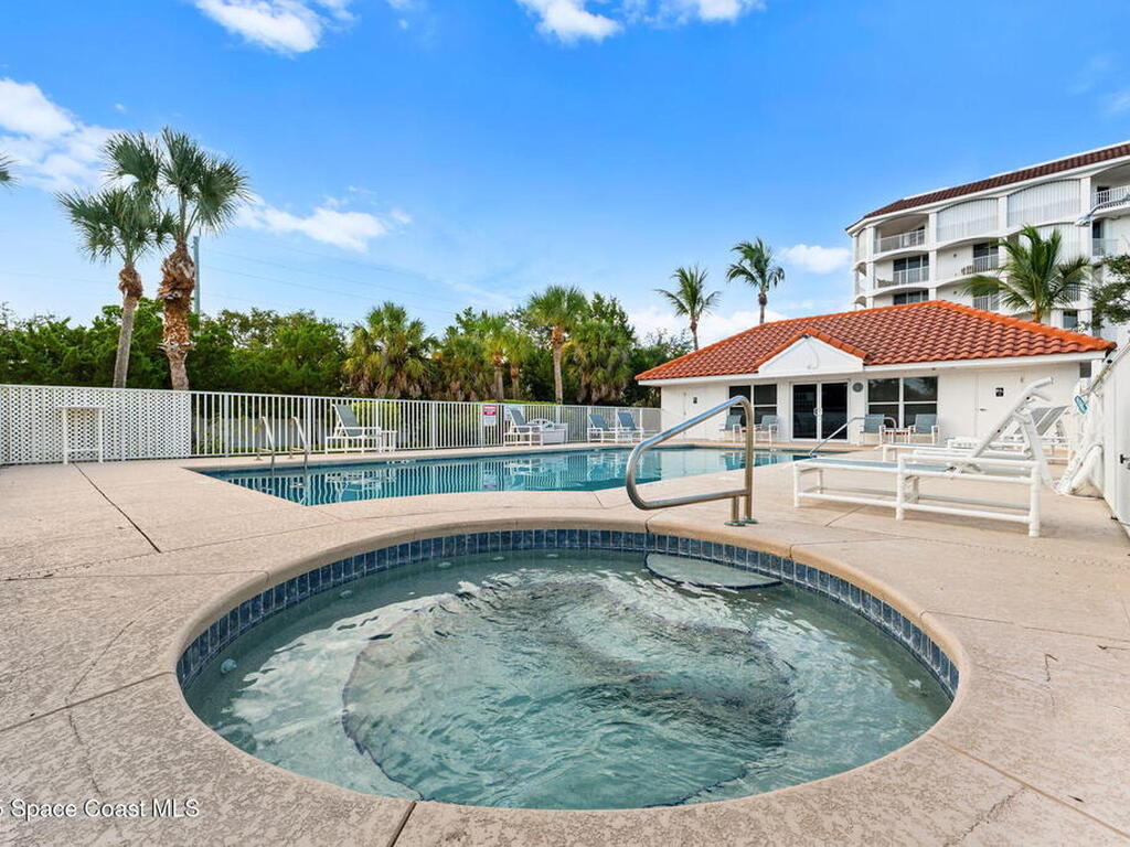 800 Del Rio Way, Merritt Island, FL 32953