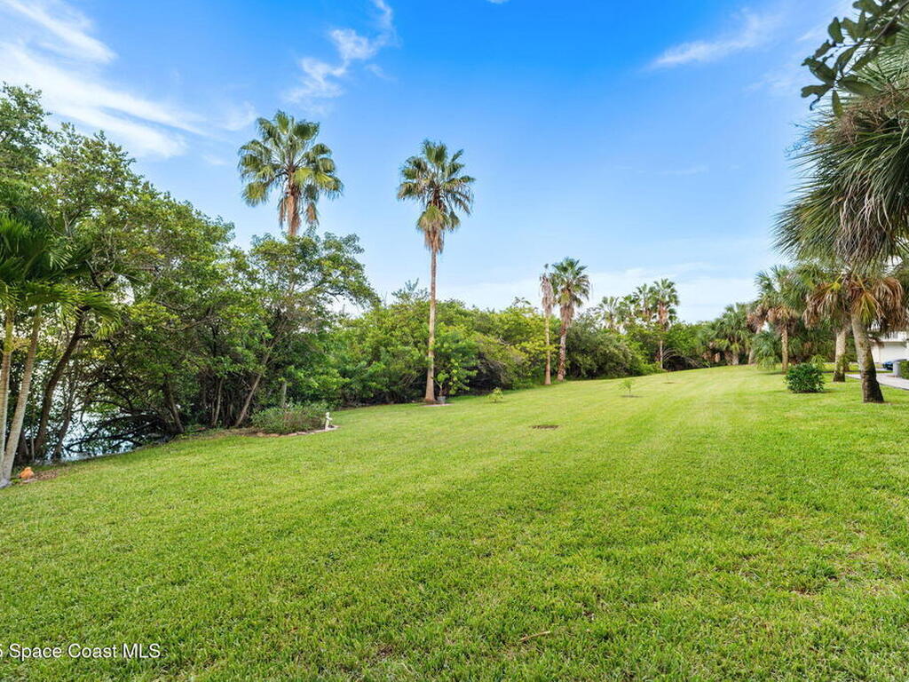 800 Del Rio Way, Merritt Island, FL 32953