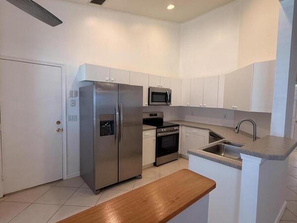 633 NW Whitfield Way, Port St. Lucie, FL 34986