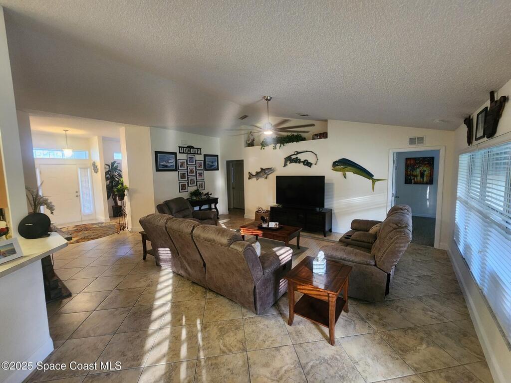 2098 Jupiter Boulevard, Palm Bay, FL 32908