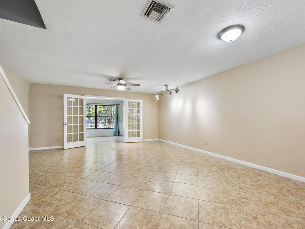 194 Queens Ct Court, Satellite Beach, FL 32937