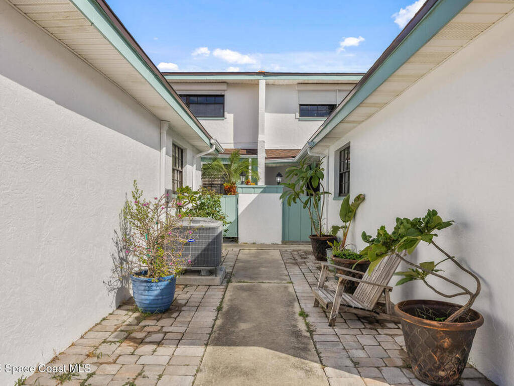 194 Queens Ct Court, Satellite Beach, FL 32937