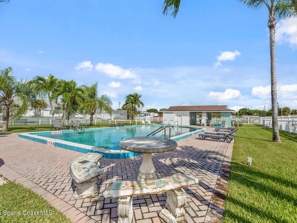 194 Queens Ct Court, Satellite Beach, FL 32937