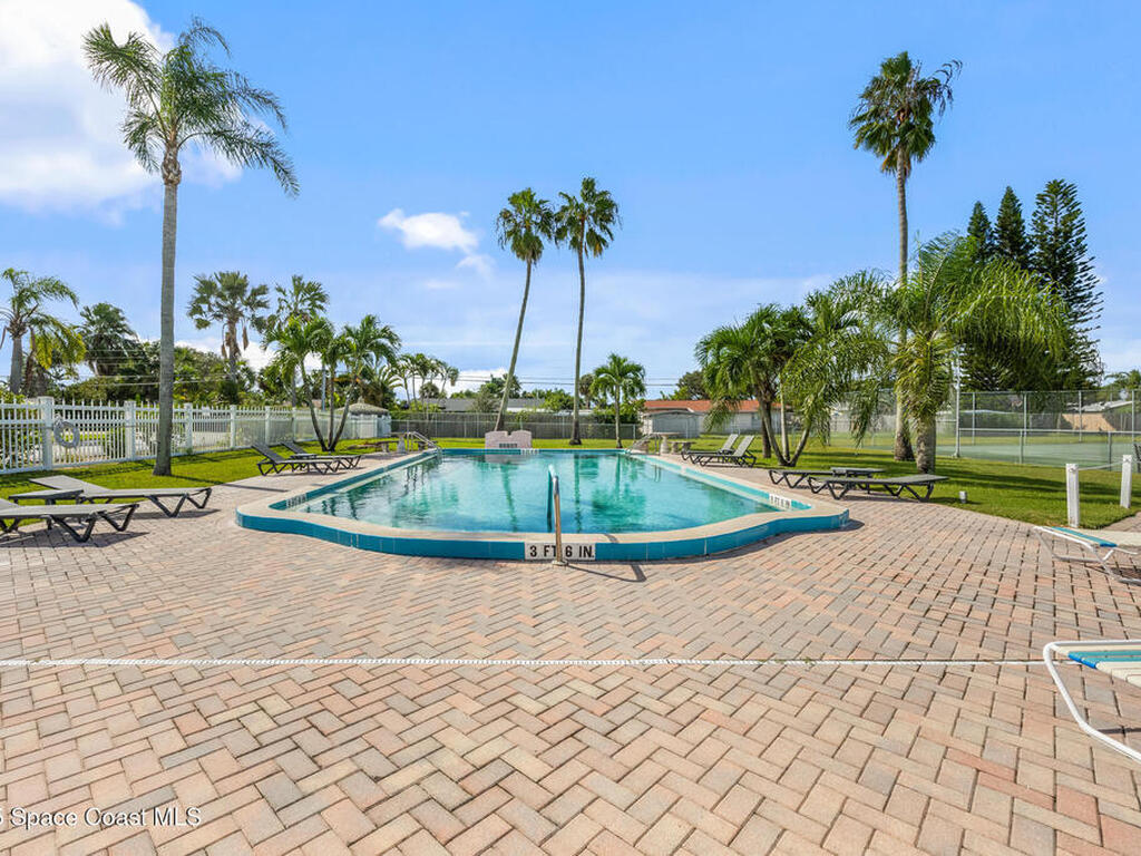 194 Queens Ct Court, Satellite Beach, FL 32937