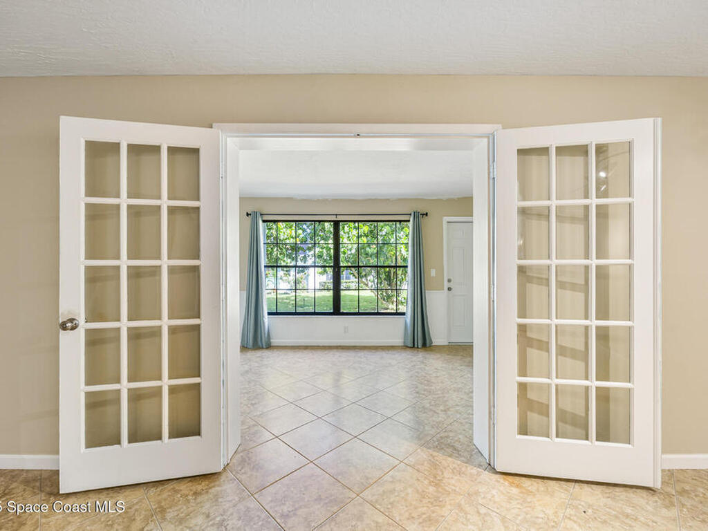 194 Queens Ct Court, Satellite Beach, FL 32937