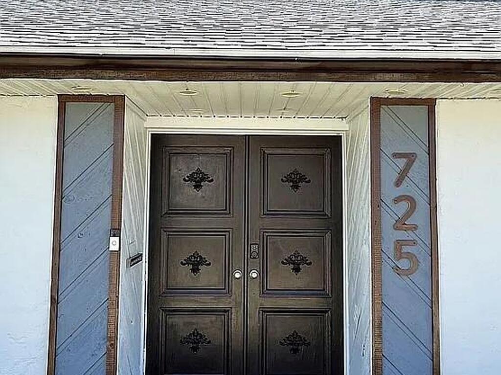 725 Puesta Del Sol Plaza, Indialantic, FL 32903