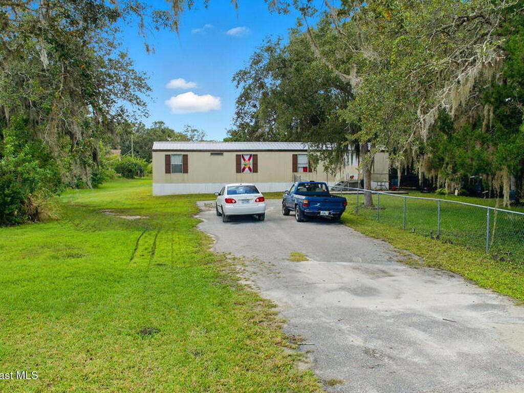 2821&2825 Lionel Road, Mims, FL 32754