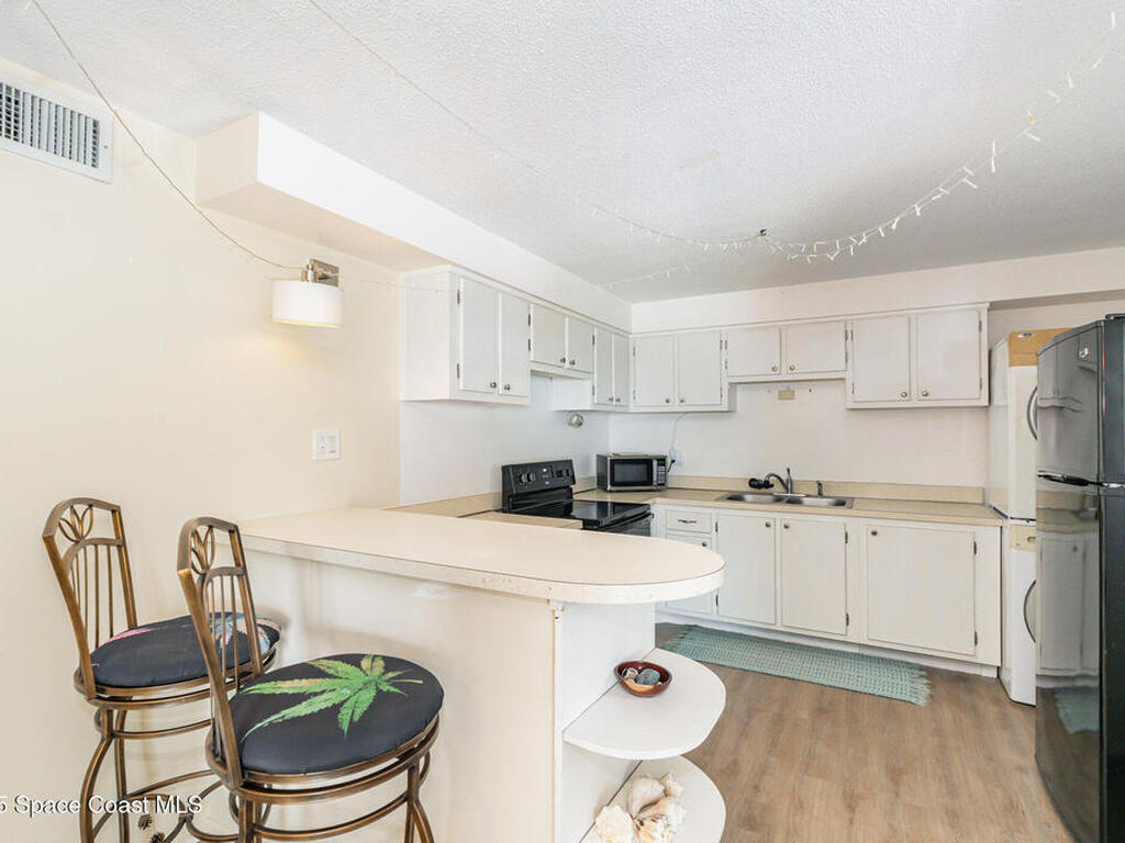 277 S Brevard Avenue, Cocoa Beach, FL 32931