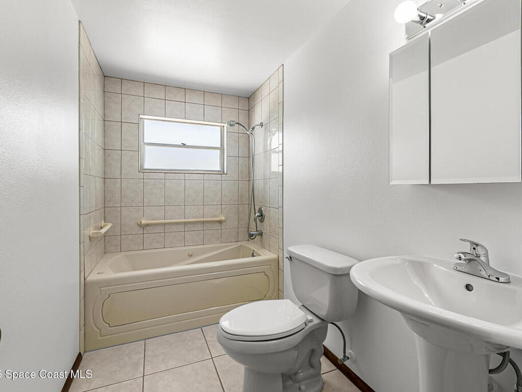 724 Puesta Del Sol Plaza, Indialantic, FL 32903