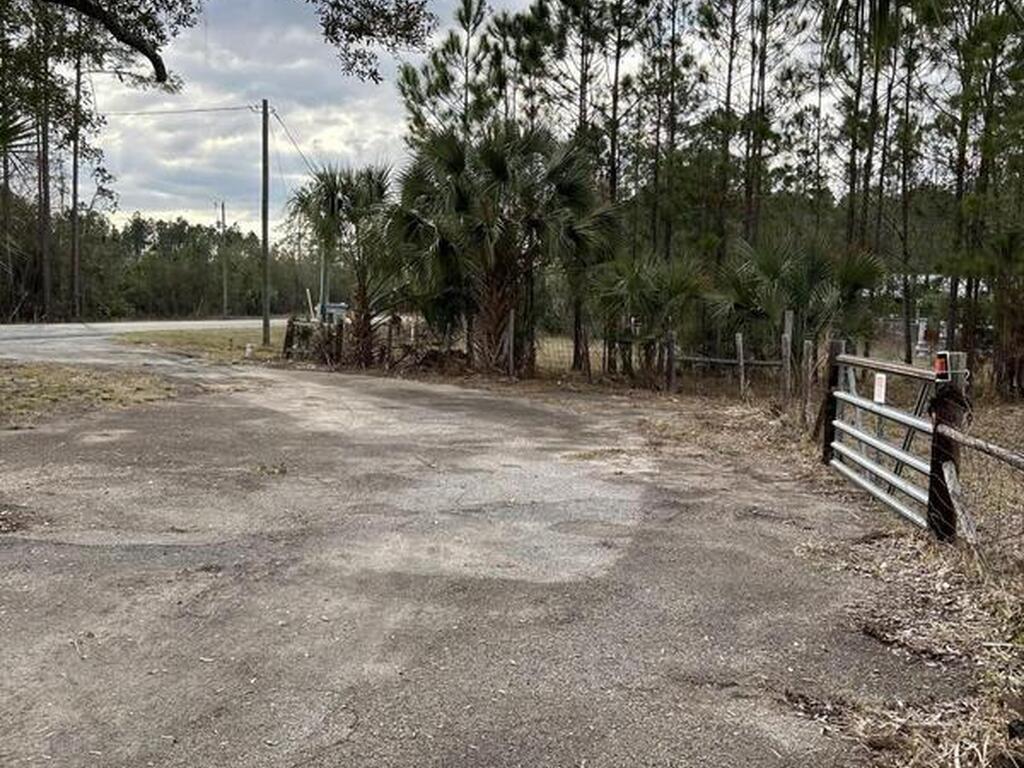 882 County Road 310, Interlachen, FL 32148