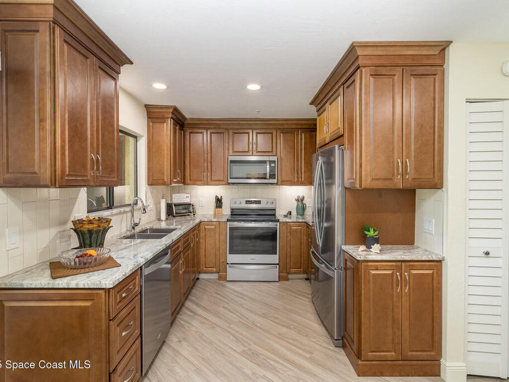 7808 Shadowood Drive, Melbourne, FL 32904