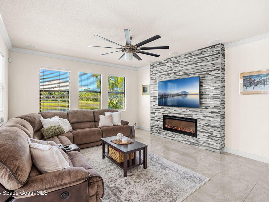 8522 Strom Park Drive, Melbourne, FL 32940