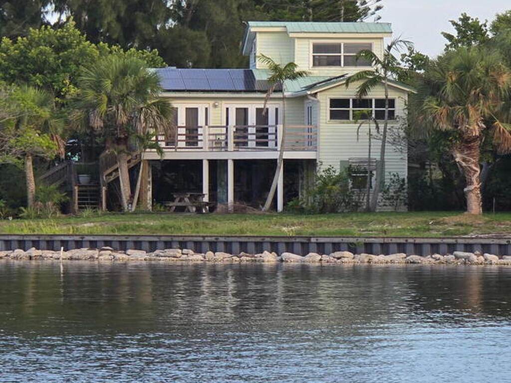 53 Vip Island Island, Grant-Valkaria, FL 32949