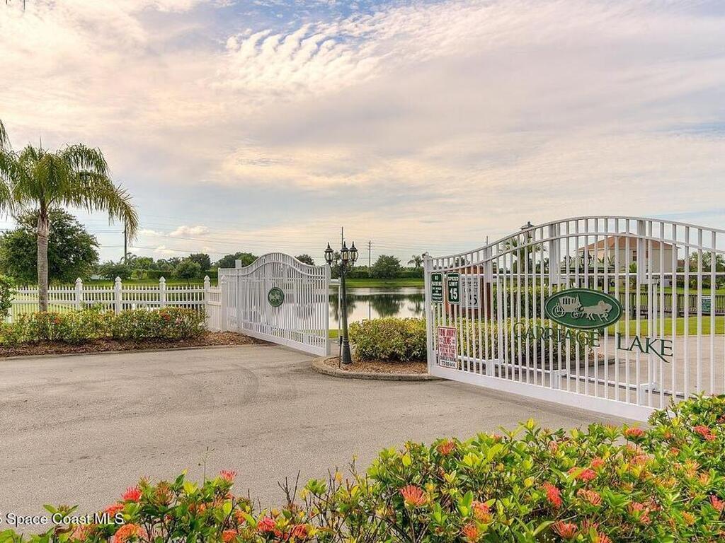 689 Carriage Lake Way, Vero Beach, FL 32968