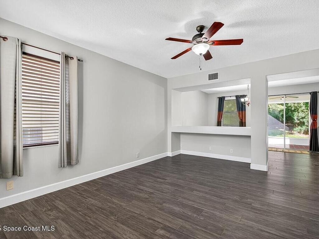 689 Carriage Lake Way, Vero Beach, FL 32968