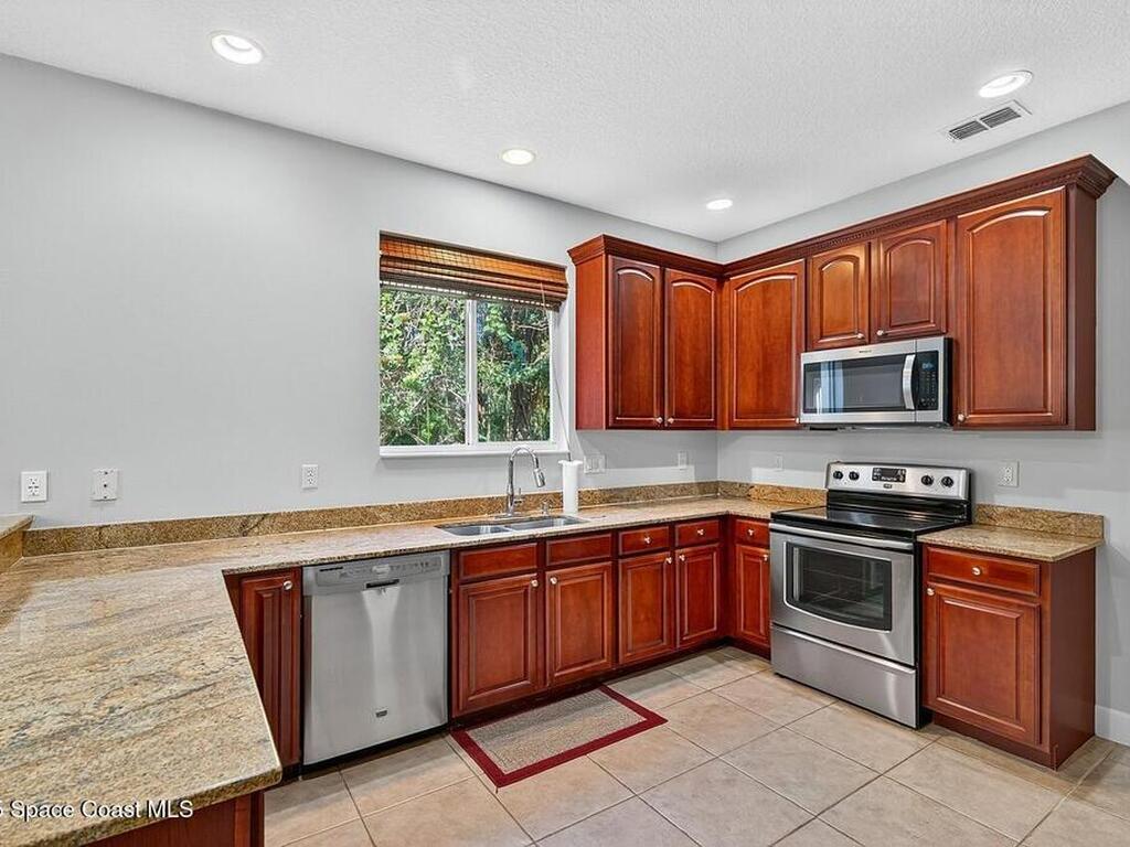 689 Carriage Lake Way, Vero Beach, FL 32968