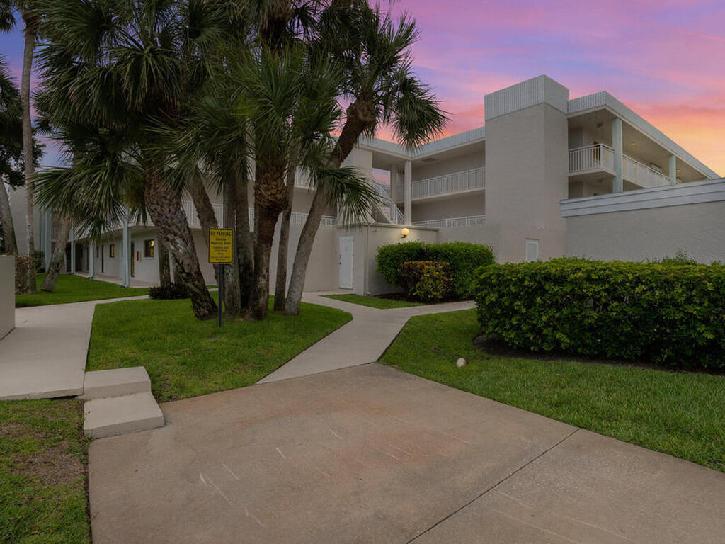 1595 N Atlantic Avenue, Cocoa Beach, FL 32931