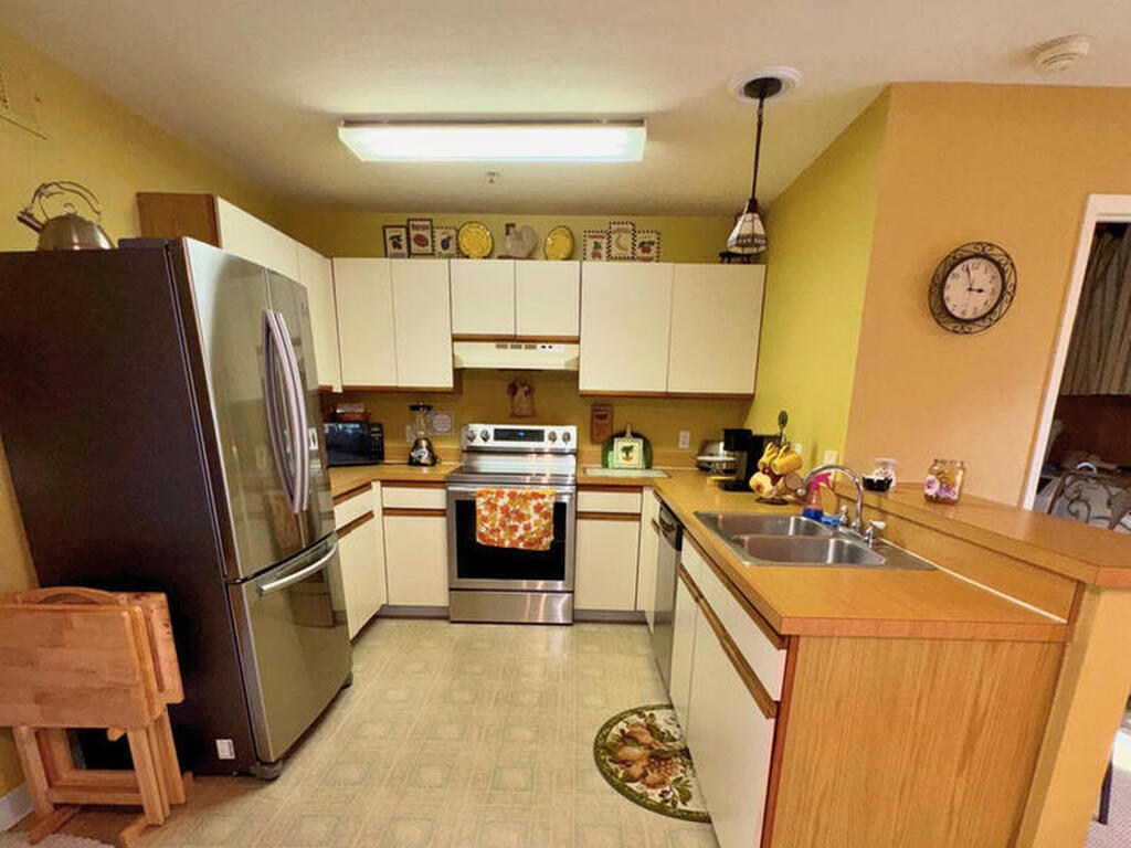 7820 Shadowood Drive, Melbourne, FL 32904