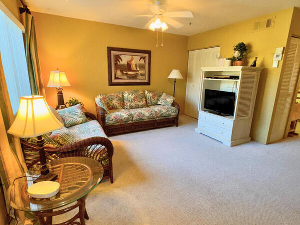 7820 Shadowood Drive, Melbourne, FL 32904