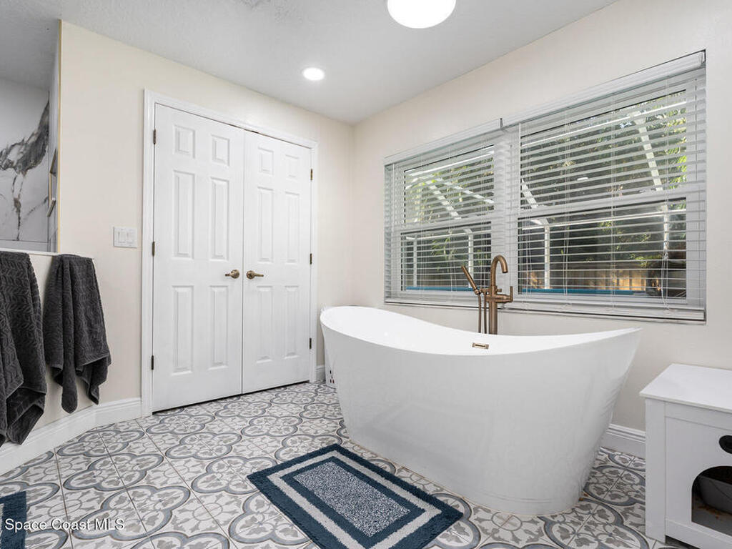 974 S Shannon Avenue, Indialantic, FL 32903