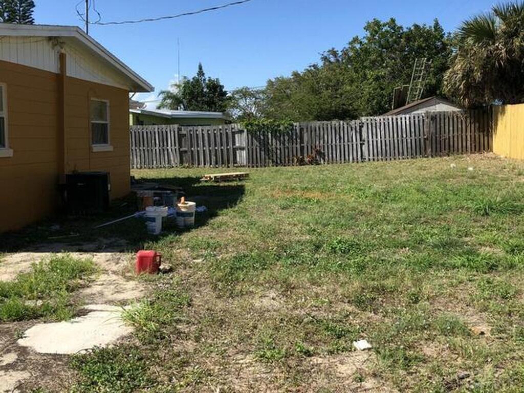 390 7th Road, Vero Beach, FL 32960