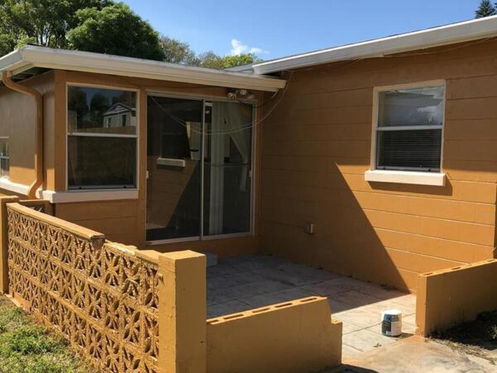 390 7th Road, Vero Beach, FL 32960