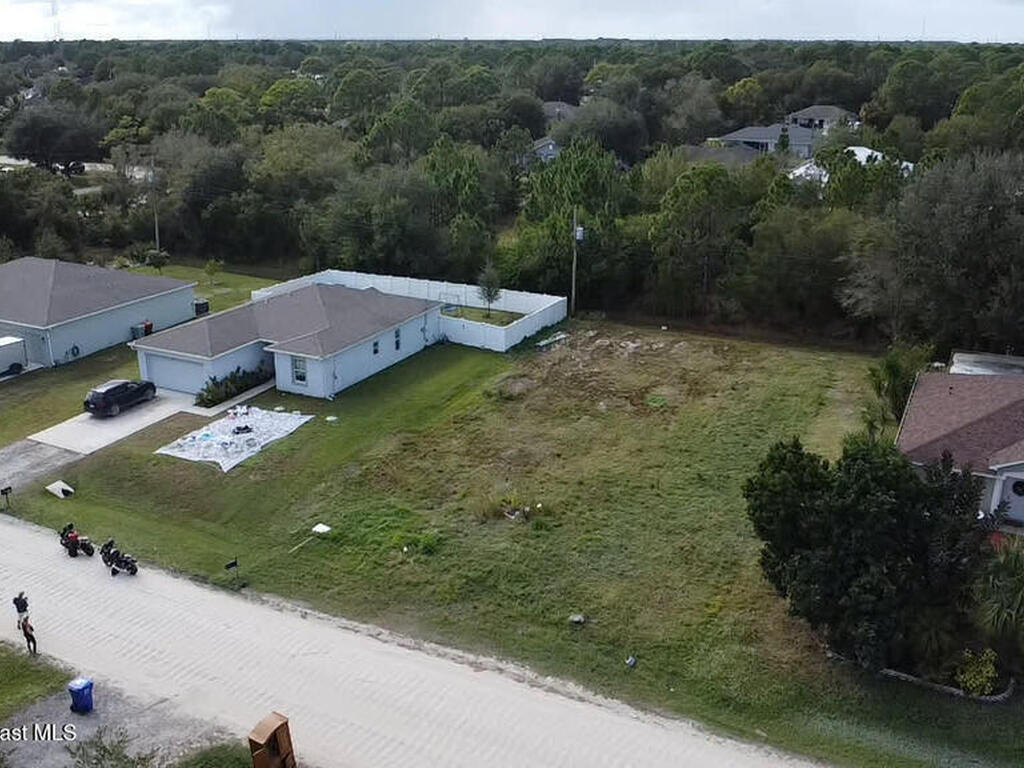 8545 104th Avenue, Vero Beach, FL 32967