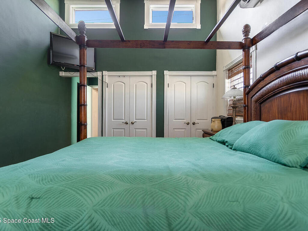 905 S Brevard Avenue, Cocoa Beach, FL 32931