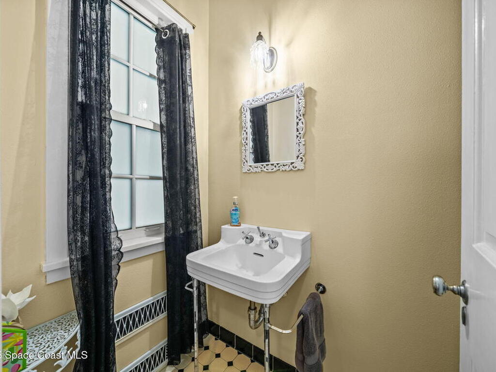 875 N Indian River Drive, Cocoa, FL 32922