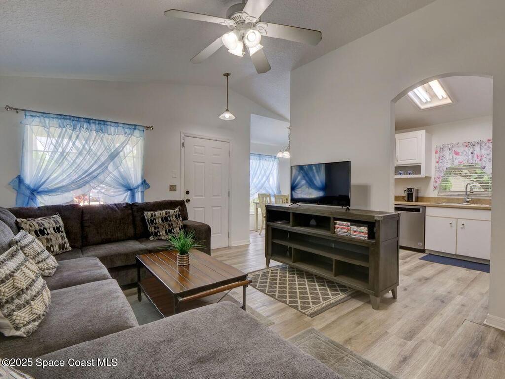 5123 Pineland Avenue, Port Orange, FL 32127