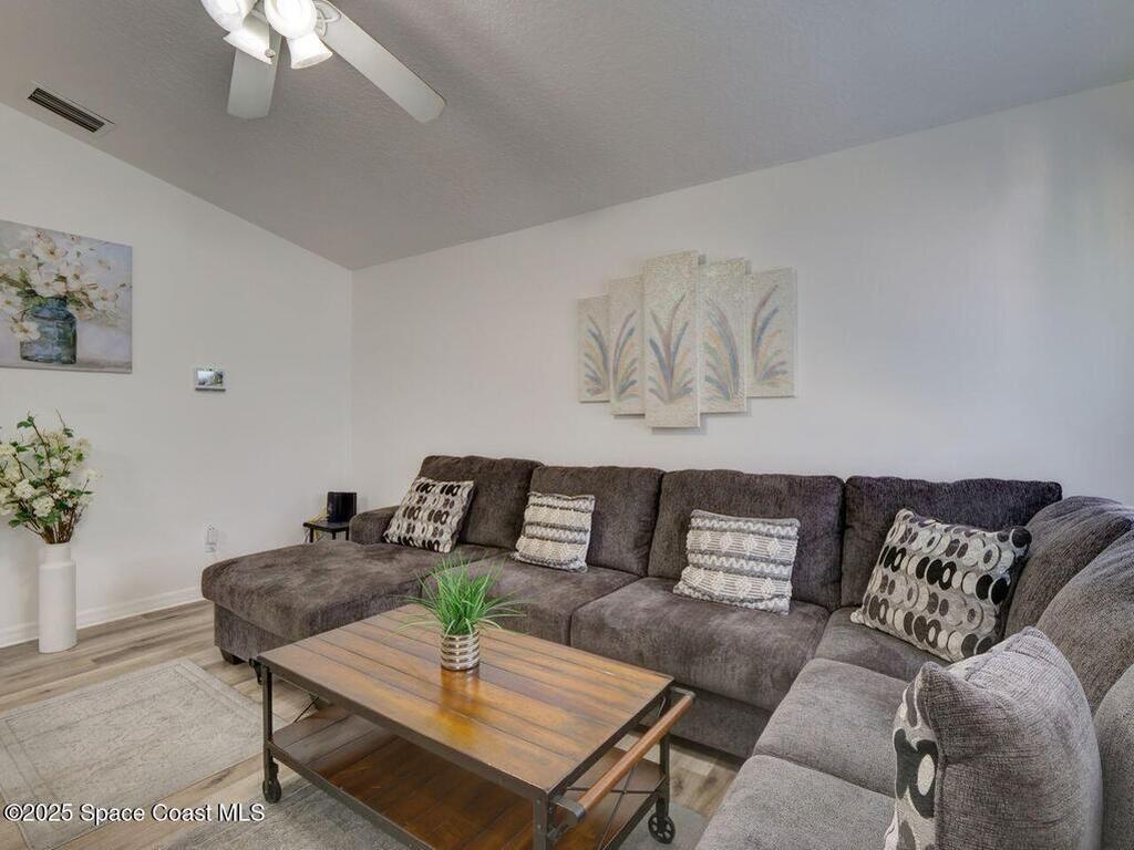 5123 Pineland Avenue, Port Orange, FL 32127