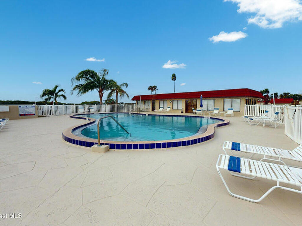 800 S Brevard Avenue, Cocoa Beach, FL 32931