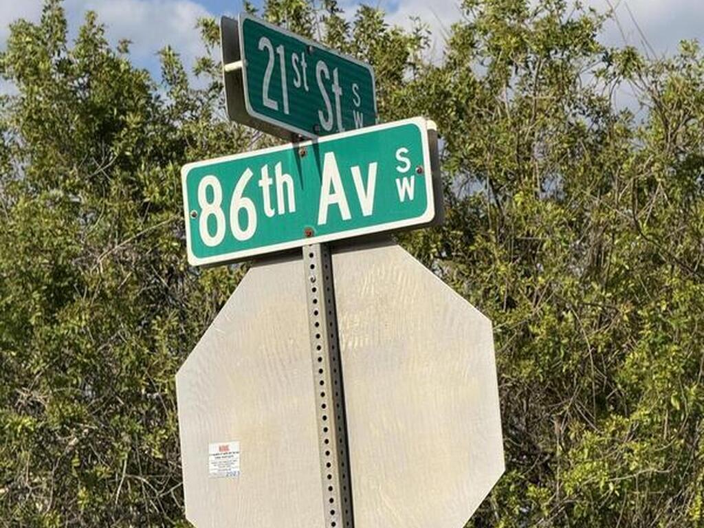 2105 86 Avenue, Vero Beach, FL 32968