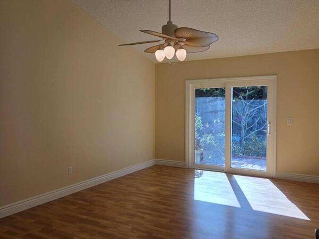 2437 Oakcrest Lane, West Melbourne, FL 32904