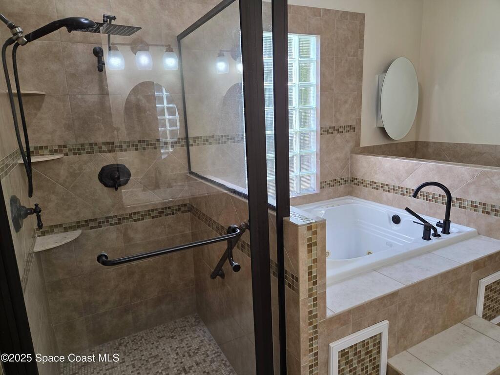 2437 Oakcrest Lane, West Melbourne, FL 32904