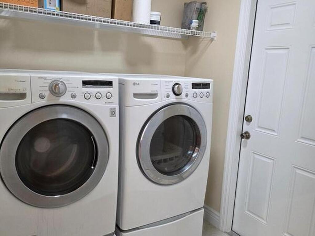 2437 Oakcrest Lane, West Melbourne, FL 32904