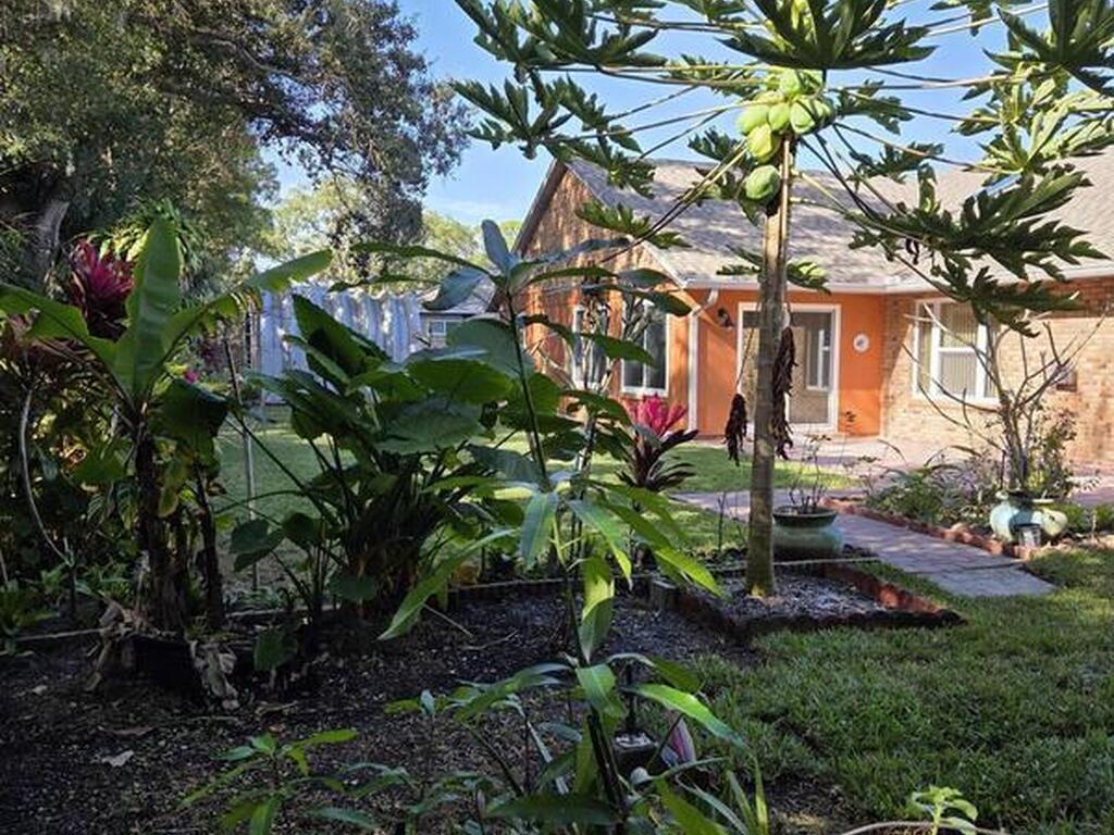 2437 Oakcrest Lane, West Melbourne, FL 32904