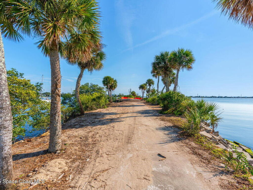 11680 Dragon Point Drive, Merritt Island, FL 32952