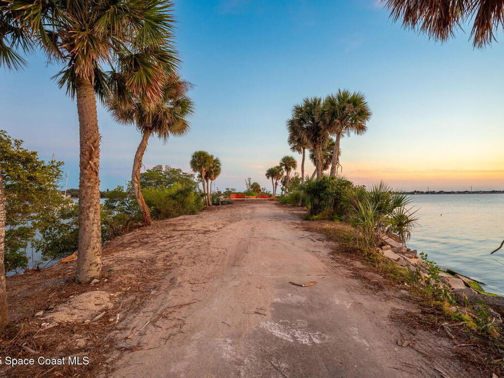 11680 Dragon Point Drive, Merritt Island, FL 32952