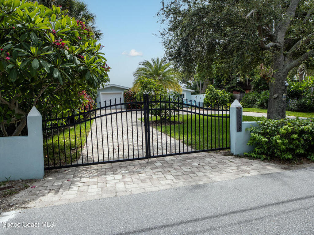 10758 S Tropical Trail, Merritt Island, FL 32952