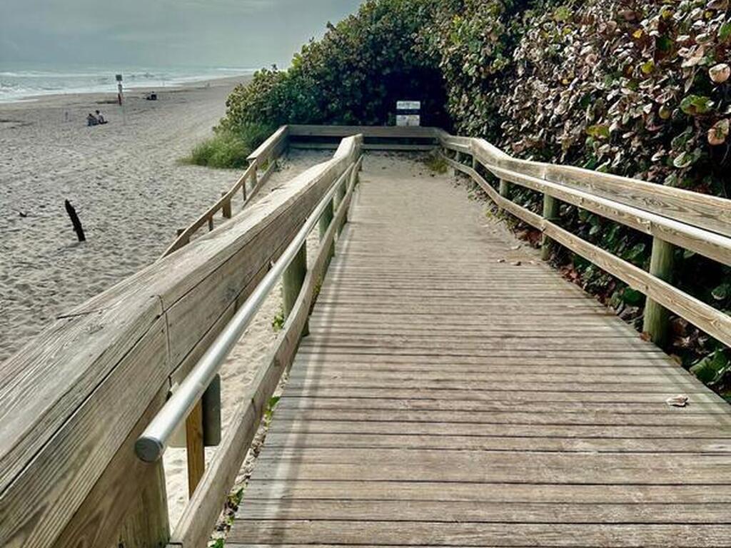 335 Paradise Boulevard, Indialantic, FL 32903