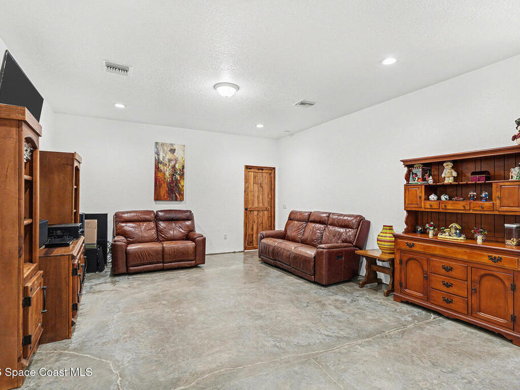 4960 Dixie Way, Mims, FL 32754