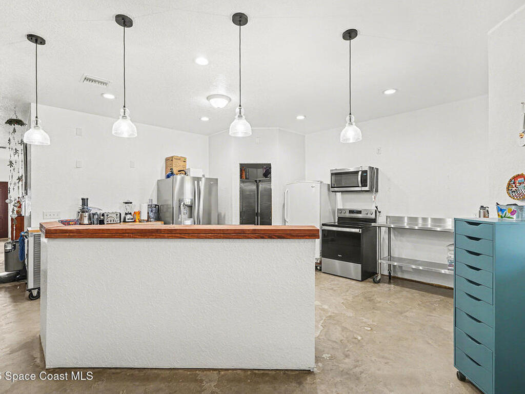 4960 Dixie Way, Mims, FL 32754