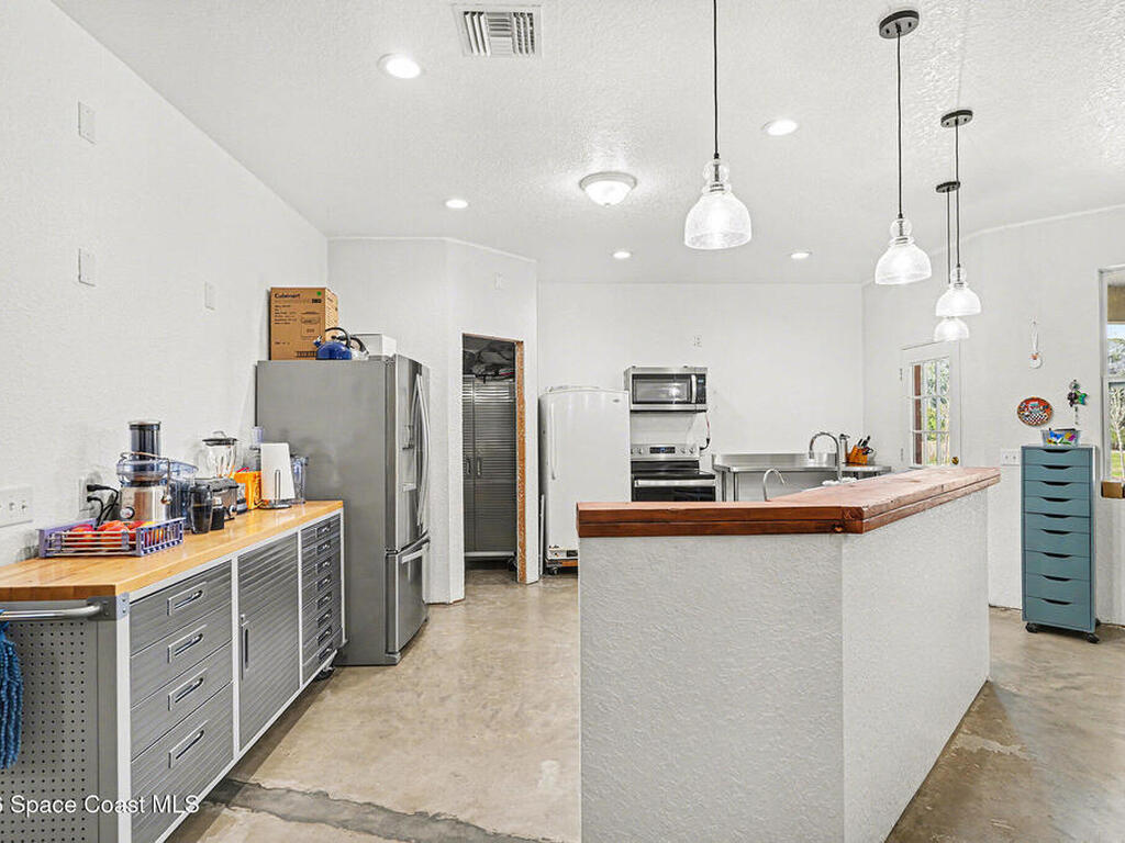 4960 Dixie Way, Mims, FL 32754