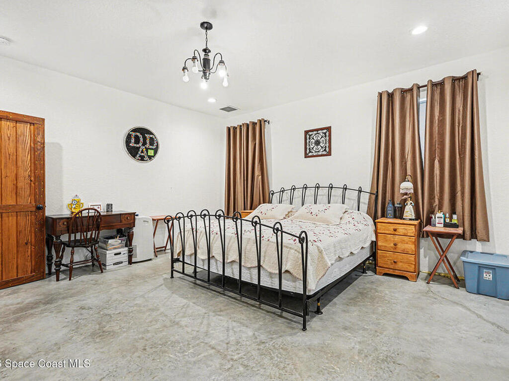 4960 Dixie Way, Mims, FL 32754