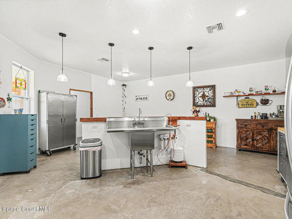 4960 Dixie Way, Mims, FL 32754