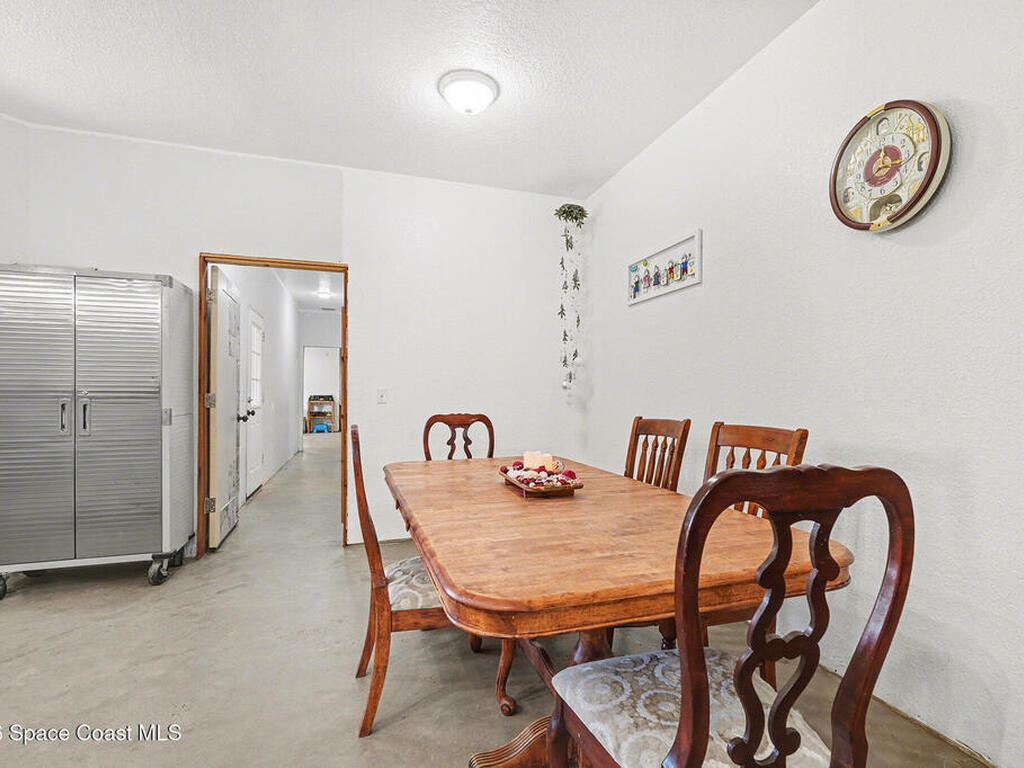 4960 Dixie Way, Mims, FL 32754