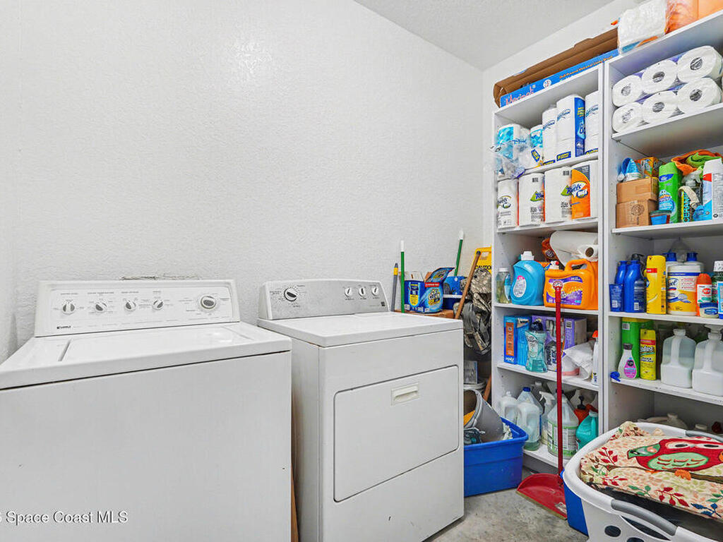 4960 Dixie Way, Mims, FL 32754