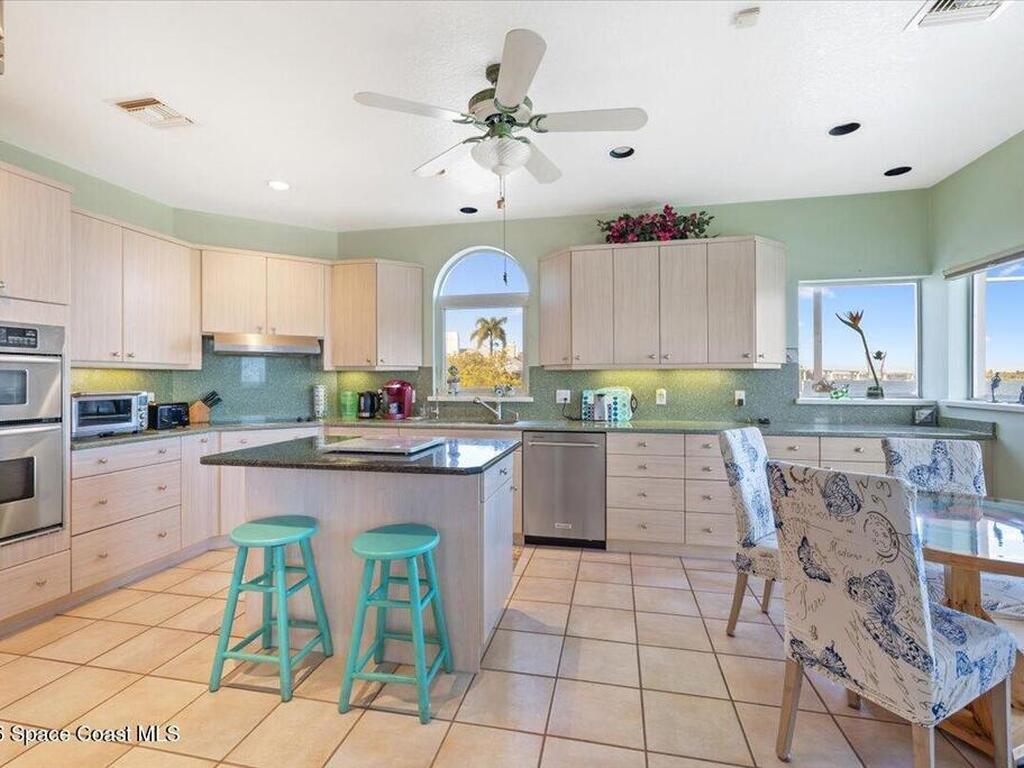 2 Sea Horse Lane, Vero Beach, FL 32960