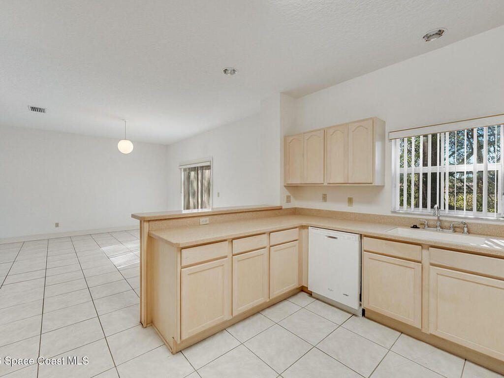 624 Cedar Side Circle, Palm Bay, FL 32905